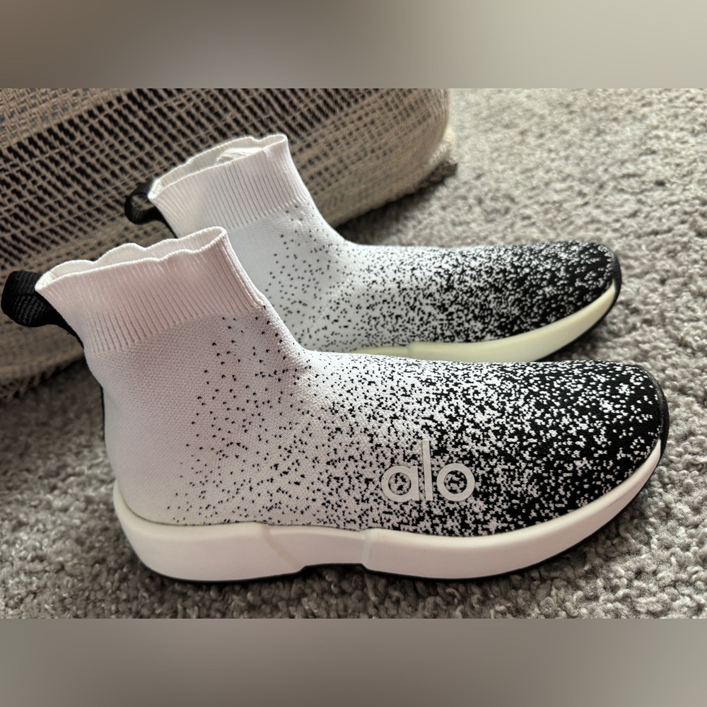 NIB- alo Velocity Knit Sneaker Black and White-7